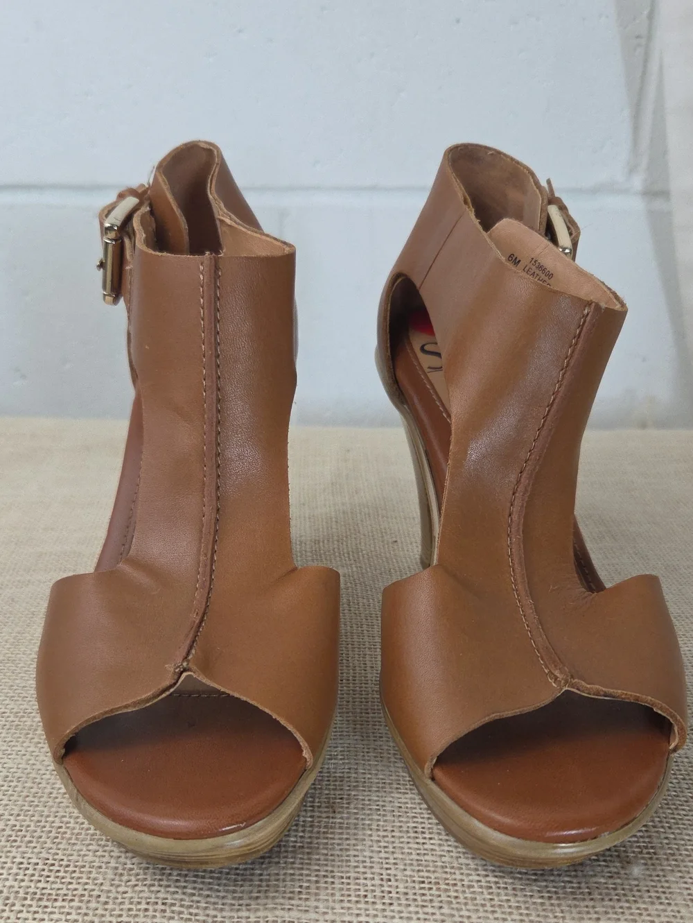 Sofft Dabney T-Strap Open Toe Leather Platform Sandal Sz6